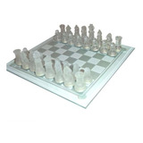 Armação De Um Tabuleiro De Xadrez Instalado Na Sua Posição Inicial Com Peças  De Xadrez Brancas Clássicas Imagem de Stock - Imagem de branco, marfim:  272944411