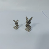 Lembrançinha Bibelô Metal Miniatura 2 Coelhinhos 3 E 2cm 30g