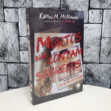 Livro Mortos Não Contam Segredos - Karen Mc Manus - Lacrado 