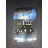 Livro Uma Luz Dentro Da Noite