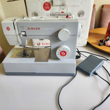 Máquina De Costura Doméstica Singer Facilita Pro 4411 -cinza
