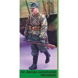 Mdk -dw350082 - Infante Alemão Caminhando (resina) (1/35)