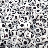 Miçanga Infantil Letra Alfabeto Quadrada Branco Com Preto