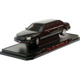 Miniatura Limousine Presidencial Cadillac Deville 2001