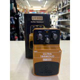 Pedal Behringer Ut300 Guitarra Ultra Tremolo