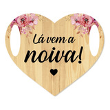Plaquinha Para Casamento Lá Vem A Noiva Coração Com Apoio