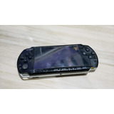 Psp Slim 3010 Só O Aparelho Sem Nada. Leitor De Umd Não Leu E Cartão Nao Encaixa Nele, Tem Q Ficar Pressionando Pra Ler O Cartão