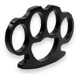 Preto.