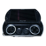 Sony Psp Go 16gb Só O Aparelho Com Jogos! Funcionando Quase 100% Ta Sem Carregador E Quando Bota O Carregador Ele Nao Carrega! Leia!