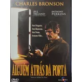 Alguem Atras Da Porta