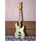 Baixo Fender Deluxe 