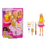 Boneca Barbie brincando