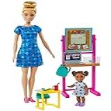 Boneca Barbie Profissões Professora Loira Com Criança, Carteira, Mochila E Quadro Negro E Acessórios Mattel