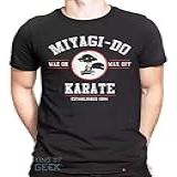 Camiseta Karatê Kid Mestre Miyagi Cobra Kai Camisa Filme Tamanho:gg;cor:preto