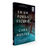 Em Um Porao Escuro