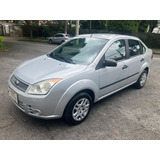 Ford Fiesta Sedan 1