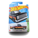 Hot Wheels 83 Chevy Silverado Lote