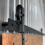 Kit Porta Celeiro Roldana Aparente Preto 150 Kg Trilho 2m