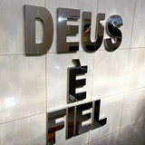 Letreiro Flats Deus É Fiel 15cm Aço Inox Brilhante 