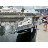 Linda Lancha De Pesca Parelha Perfeita