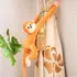 Macaca De Pelúcia Brinquedo Pendurar Agarradinho Pescoço