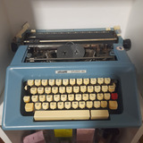 Máquina De Escrever Olivetti Studio 46 Antiga 