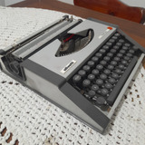 Máquina De Escrever Olivetti Tropical Funcionando