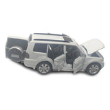 Miniatura Carro Mitsubishi Pajero 1:32 Abrem 4 Portas Mala