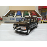 Miniatura Chevrolet Suburban 2001 1 24 Welly Rara tm36