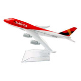 Miniatura Colecionável Metal Avião Comercial Boeing Airbus Cor B747 Avianca
