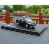 Miniatura Nissan Versa Primeira