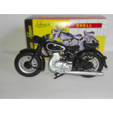 Moto Triumph Boss