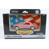 Mustang V8 64 Rosa Metal Brinquedo Antigo Ertl Coleção 1:43