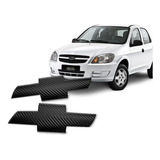 Par Gravata Emblema Carbono Fosco Chevrolet Celta 2012 2013