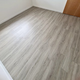 Piso Vinílico Régua lvt 2mm Cinza Agata