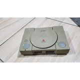 Playstation 1 Fat Só O Aparelho Sem Nada. Som Chiando, Imagem Em Preto E Branco E Os Controles Não Funcionaram E Sem Leitor! 84. B1