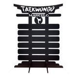 Porta Faixas Com Base E Logo Judô Karatê Taekwondo Krav Maga