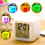 Relógio Digital Despertador Cubo Colorido 7 Led Luz Alarme