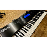 Roland W30 Music Workstation - Sampler Sintetizador - W-30