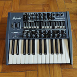 Sintetizador Analógico Arturia Minibrute