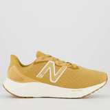 Tênis New Balance Fresh Foam Arishiv4 Feminino Marrom Branco