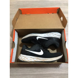Tenis Nike Revolution 6