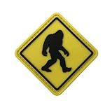 UuKen Bigfoot Walks Hide And Seek Distintivo Tático Militar Moral Engraçado Emblema De Borracha I Believe Fecho De Gancho Yellow Background 1 97 X 1 97 Inch